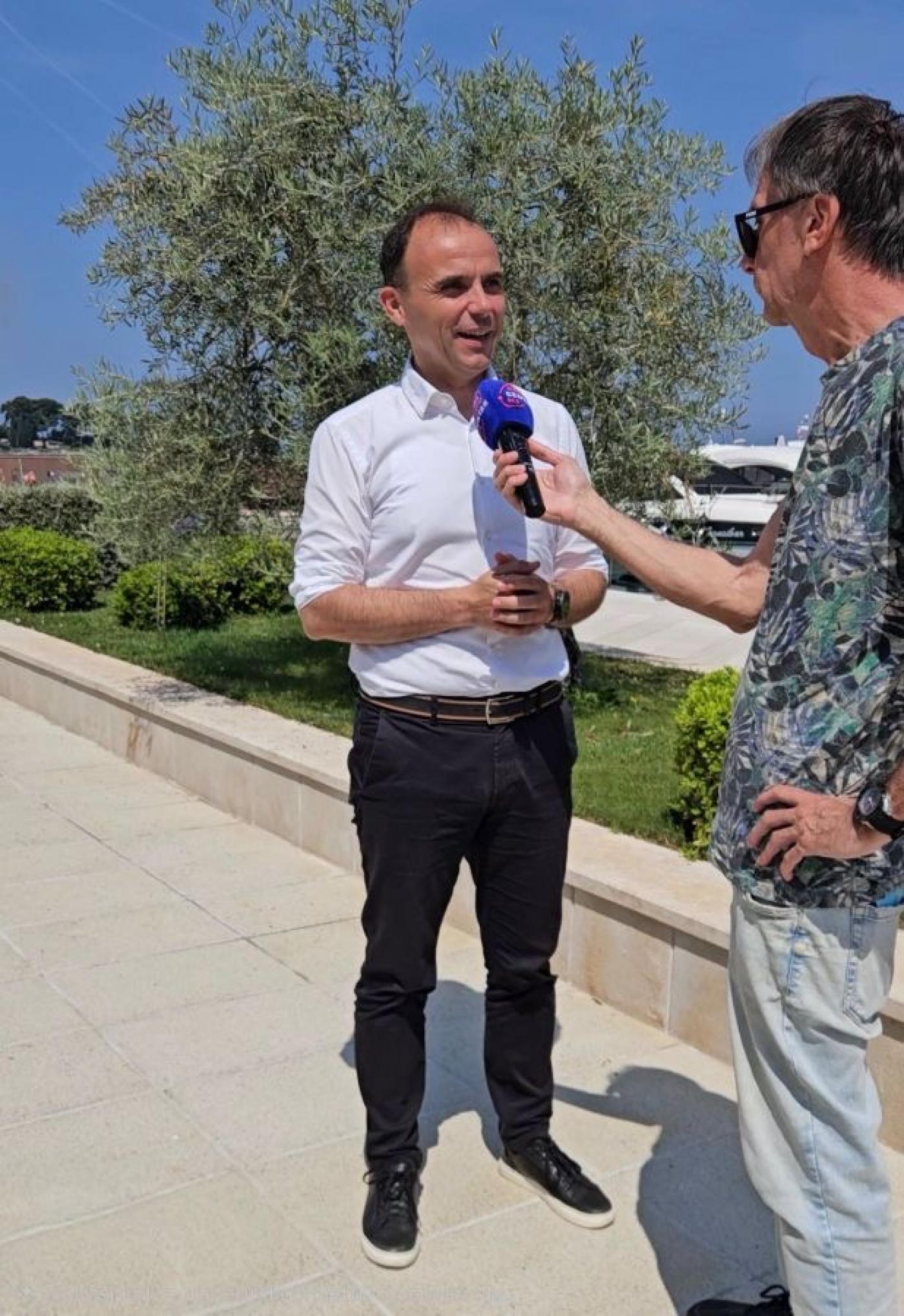 POREČ : novouređeni dio rive već postao ugodan dnevni boravak na otvorenom