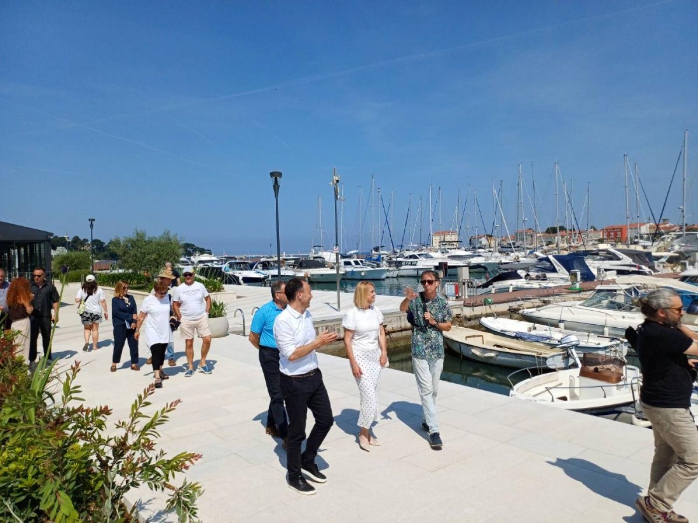POREČ : novouređeni dio rive već postao ugodan dnevni boravak na otvorenom