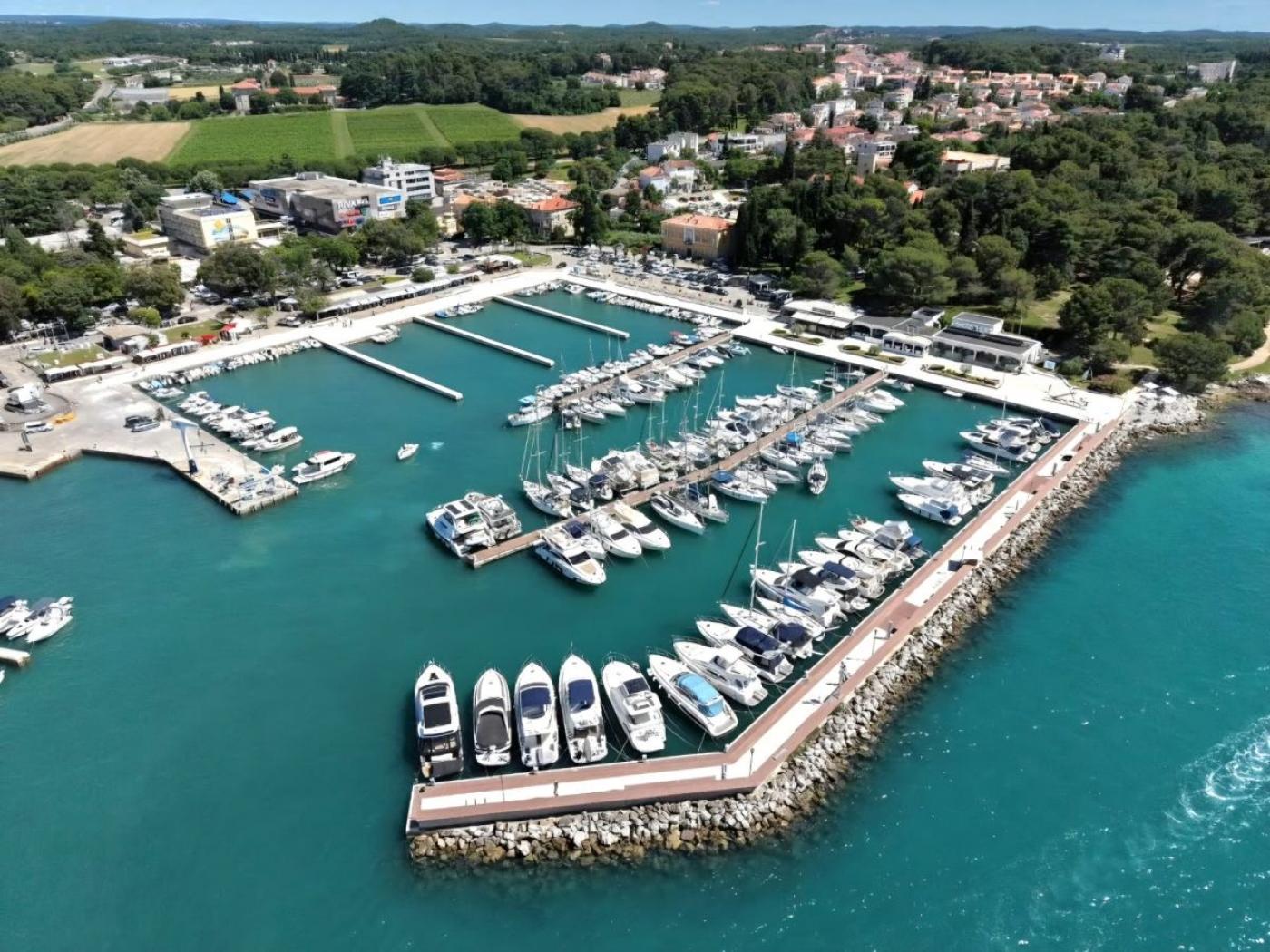 POREČ : novouređeni dio rive već postao ugodan dnevni boravak na otvorenom