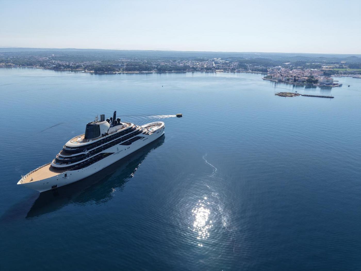 Poreč na svom sidrištu ugostio jedan od najluksuznijih brodova na svijetu Four Seasons