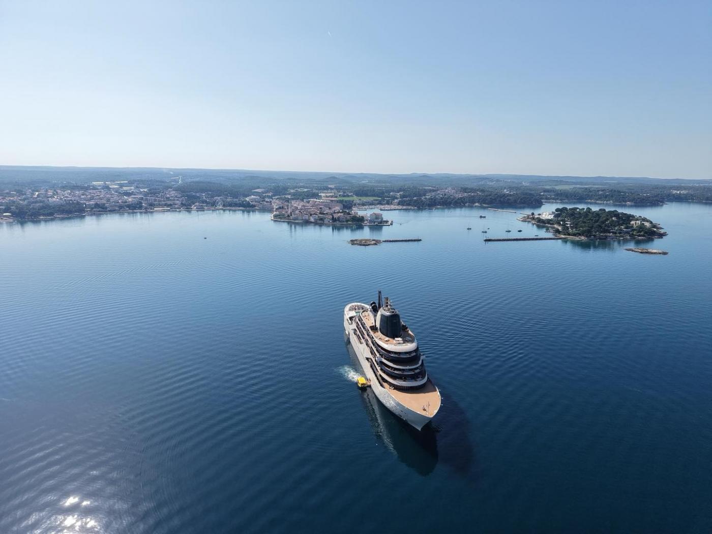 Poreč na svom sidrištu ugostio jedan od najluksuznijih brodova na svijetu Four Seasons