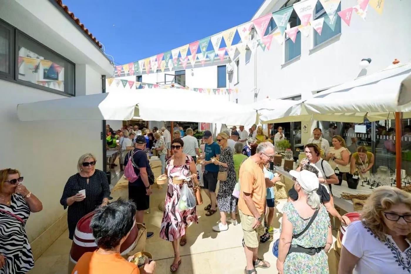 Domaća tjestenina, vina i dobra atmosfera obilježili lipanjske Gušte Merkata