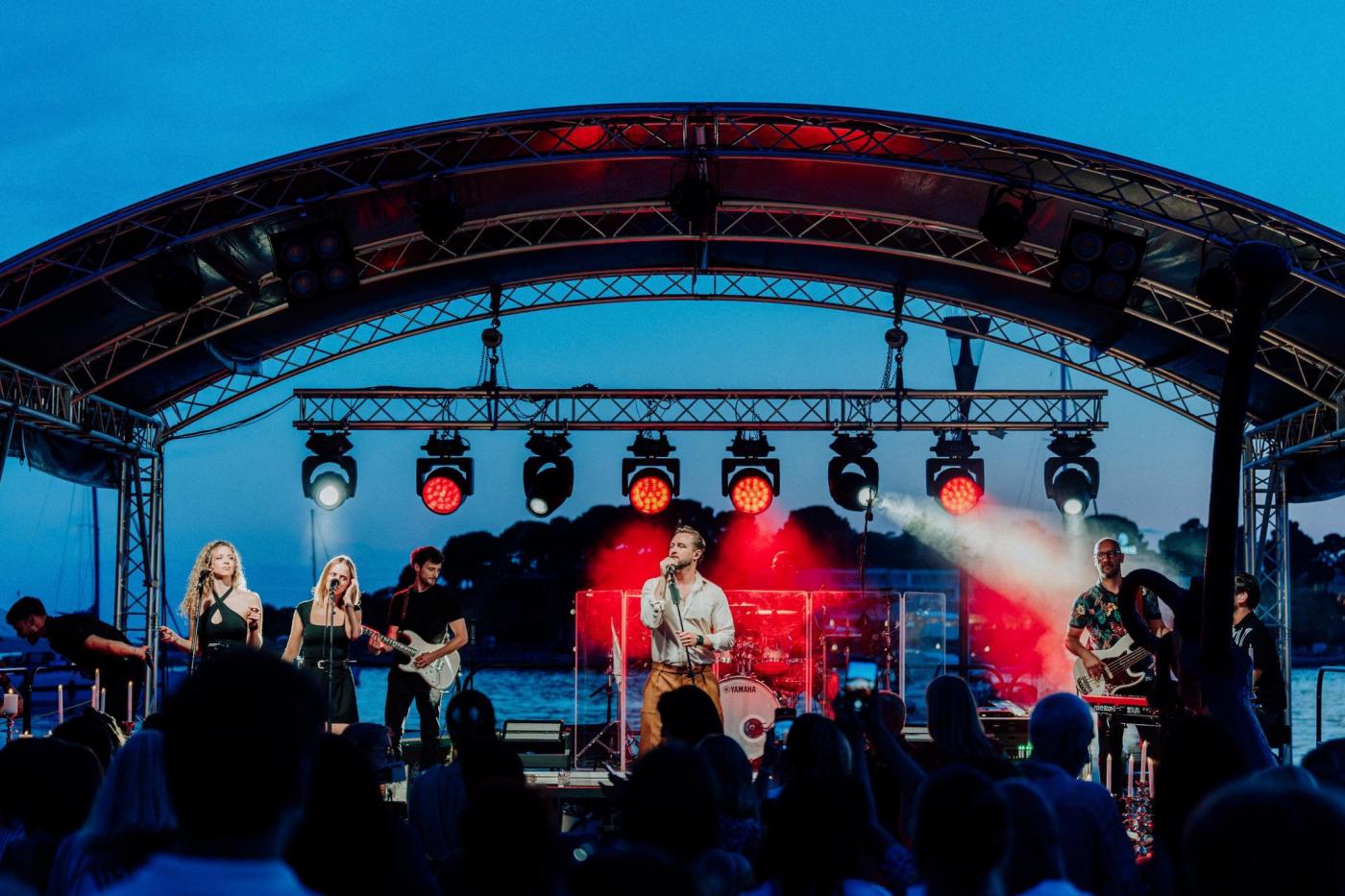POREČKO LJETO: Matija Cvek oduševio koncertom uz more, ovoga tjedna Festival sladoleda Gelato park, nastavljaju se sportska događanja i glazbeni programi