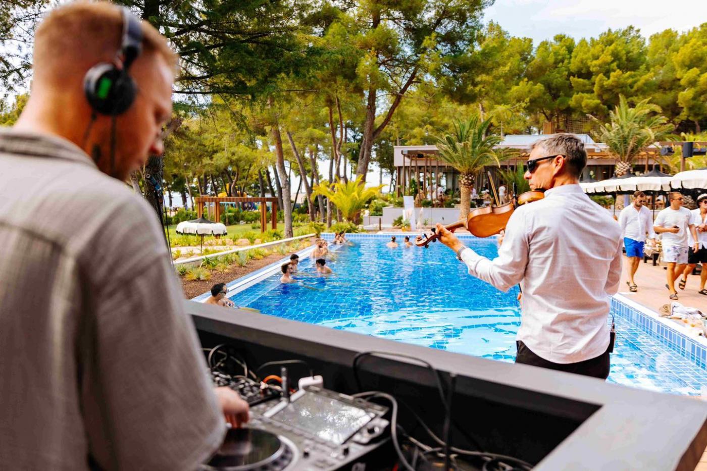 Dašak Mallorce u Istri: Pogledajte kako je izgledalo otvorenje prestižnog Purobeach Poreča