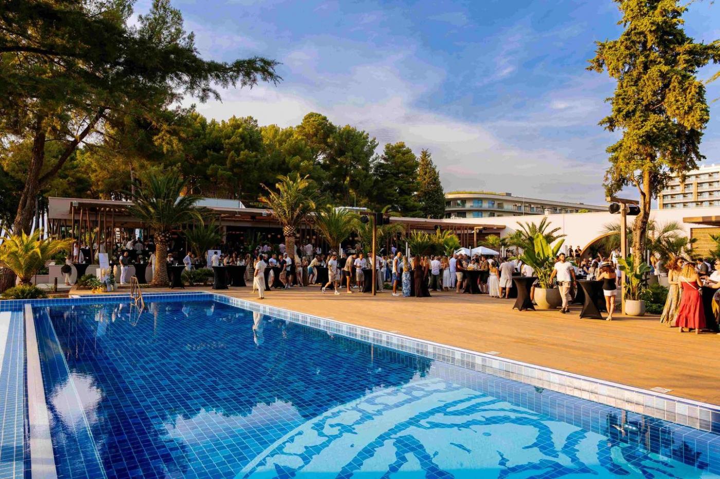 Dašak Mallorce u Istri: Pogledajte kako je izgledalo otvorenje prestižnog Purobeach Poreča
