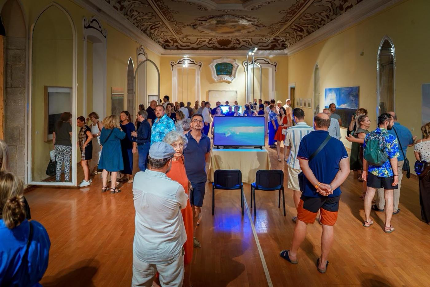 Porečko ljeto: posjetite izložbe Annale i opus Enza Cacciole, krenite u šetnju La mula de Parenzo i uživajte uz čarobni show Mystic Forest i glazbu Music on the Square
