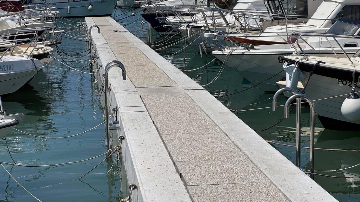 Lučka uprava Poreč započela s ugradnjom inox stepenica