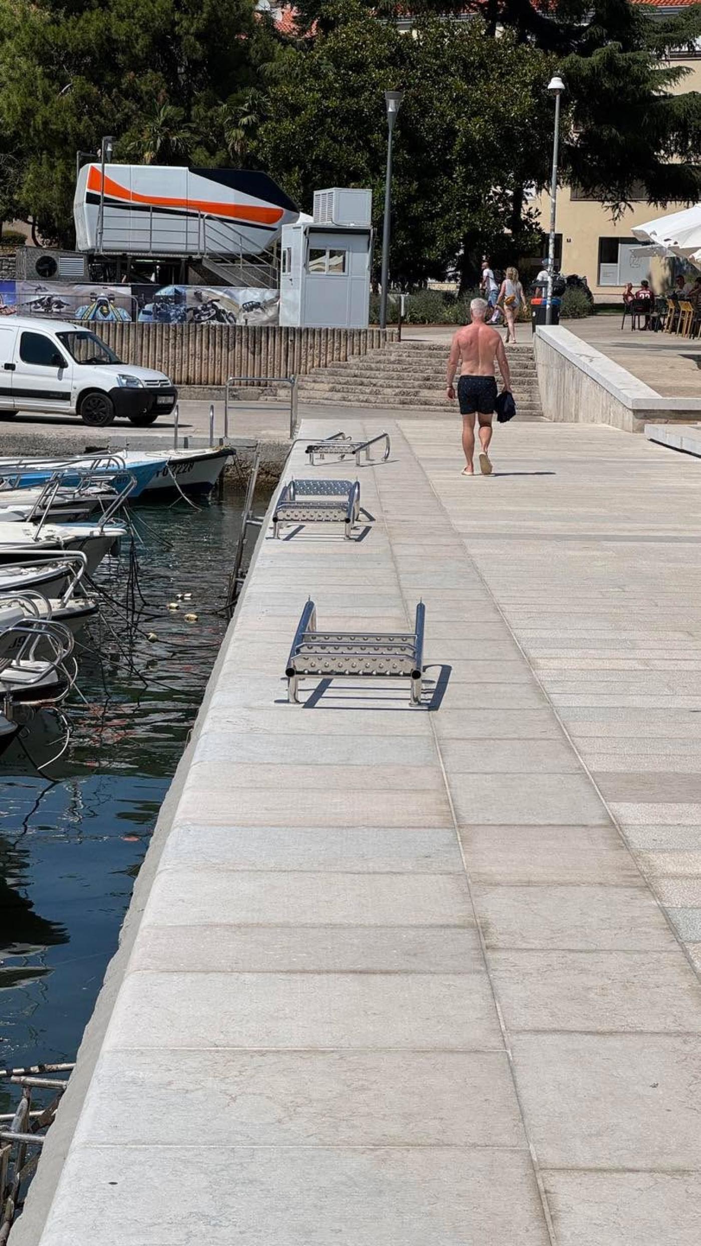 Lučka uprava Poreč započela s ugradnjom inox stepenica