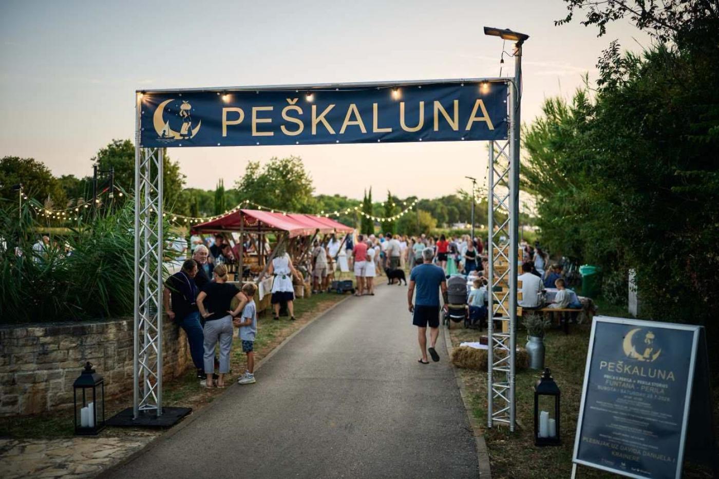 Peškaluna ponovno privukla velik broj posjetitelja i oživjela Perila