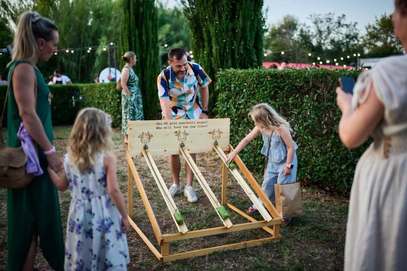 Peškaluna ponovno privukla velik broj posjetitelja i oživjela Perila
