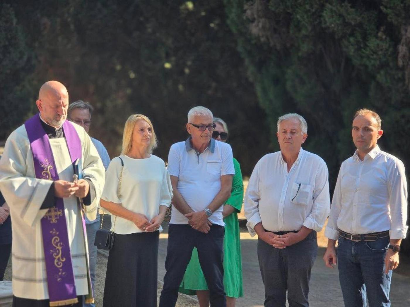 POREČ: Položeni vijenci povodom Dana pobjede i domovinske zahvalnosti i Dana hrvatskih branitelja
