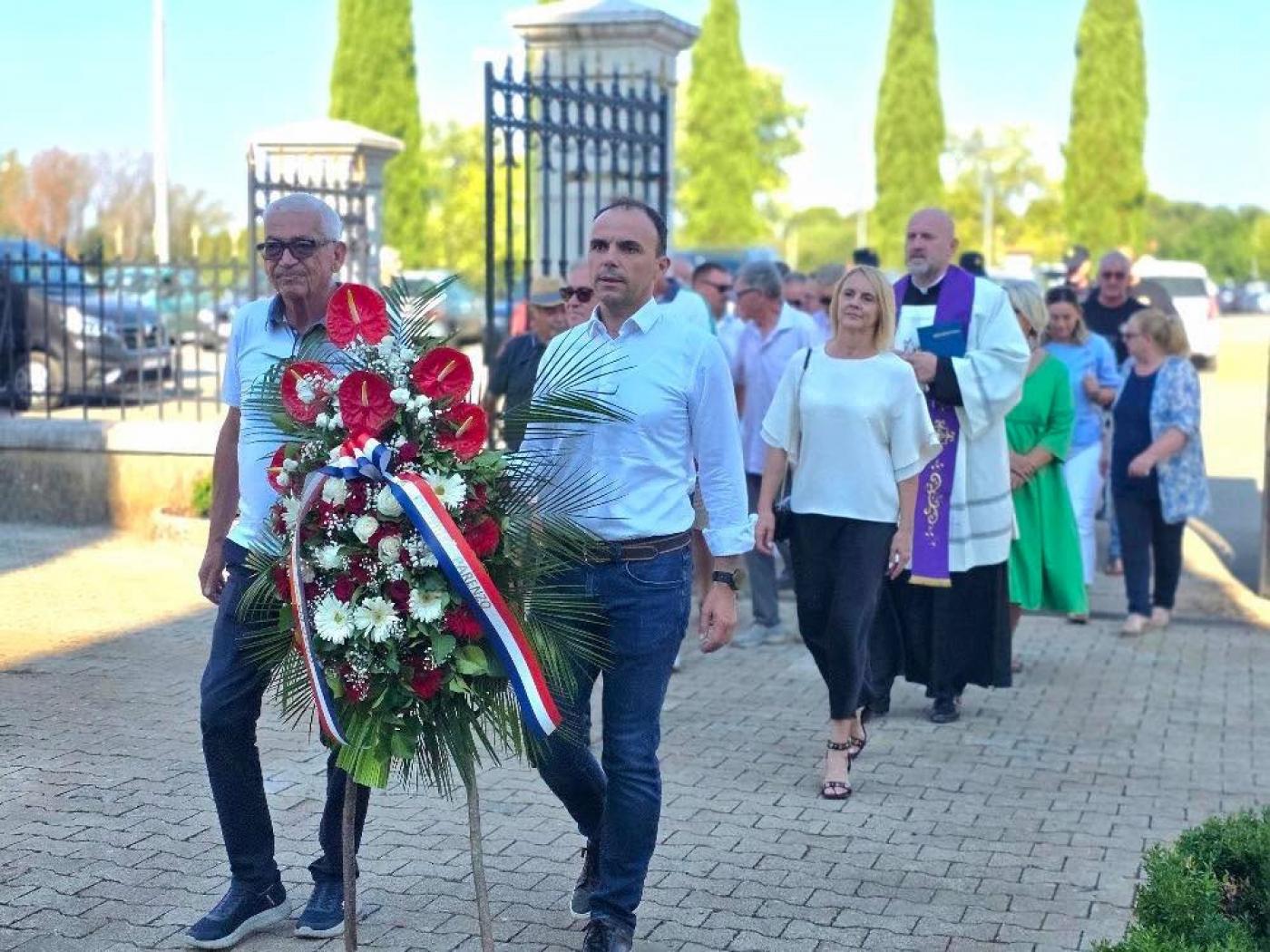 POREČ: Položeni vijenci povodom Dana pobjede i domovinske zahvalnosti i Dana hrvatskih branitelja