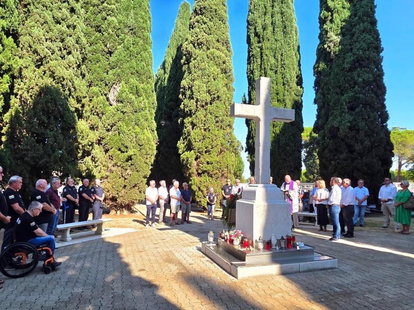 POREČ: Položeni vijenci povodom Dana pobjede i domovinske zahvalnosti i Dana hrvatskih branitelja