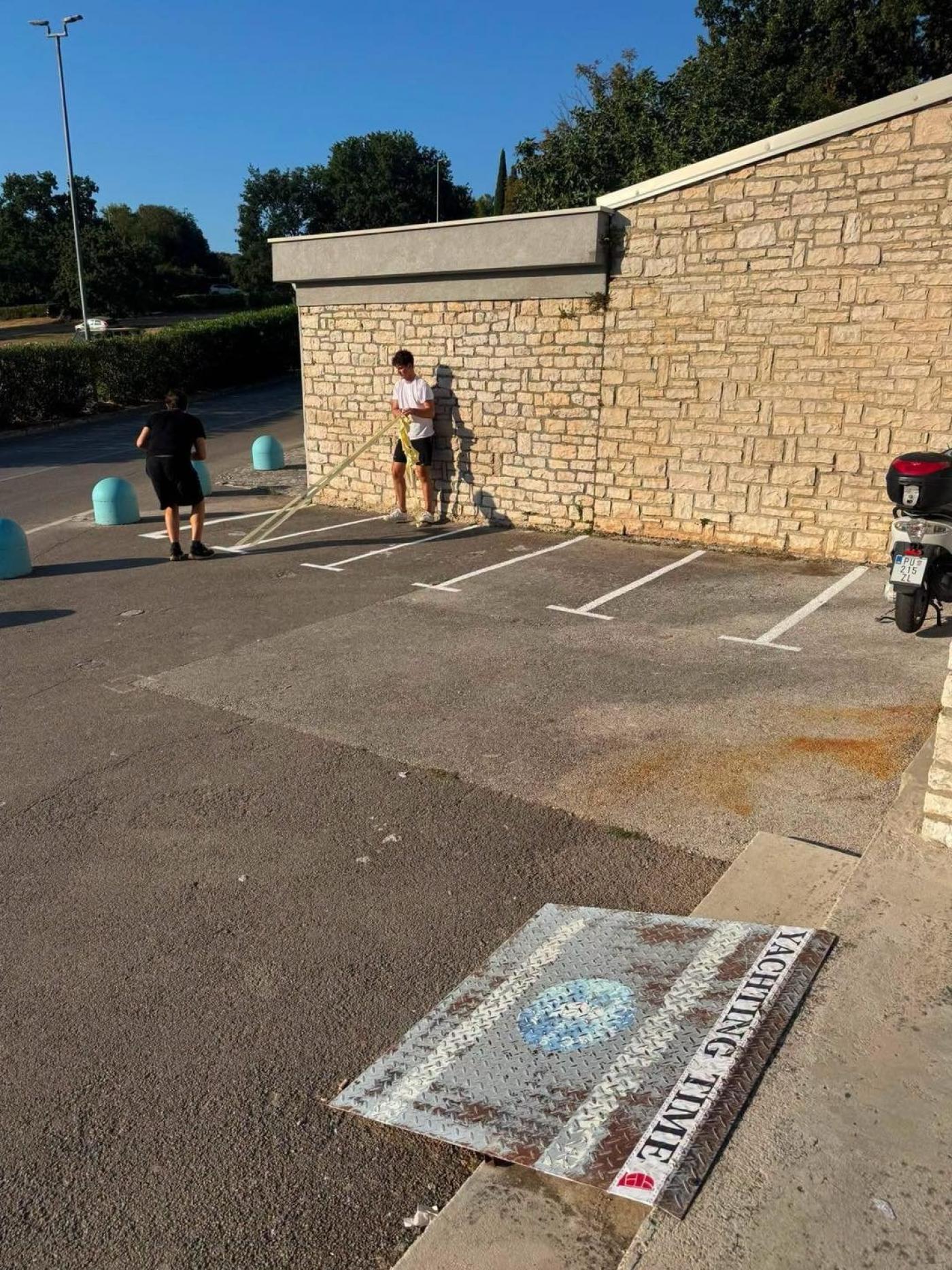 Pješačka zona u Vrsaru – osigurana nova mjesta za motocikle i mopede