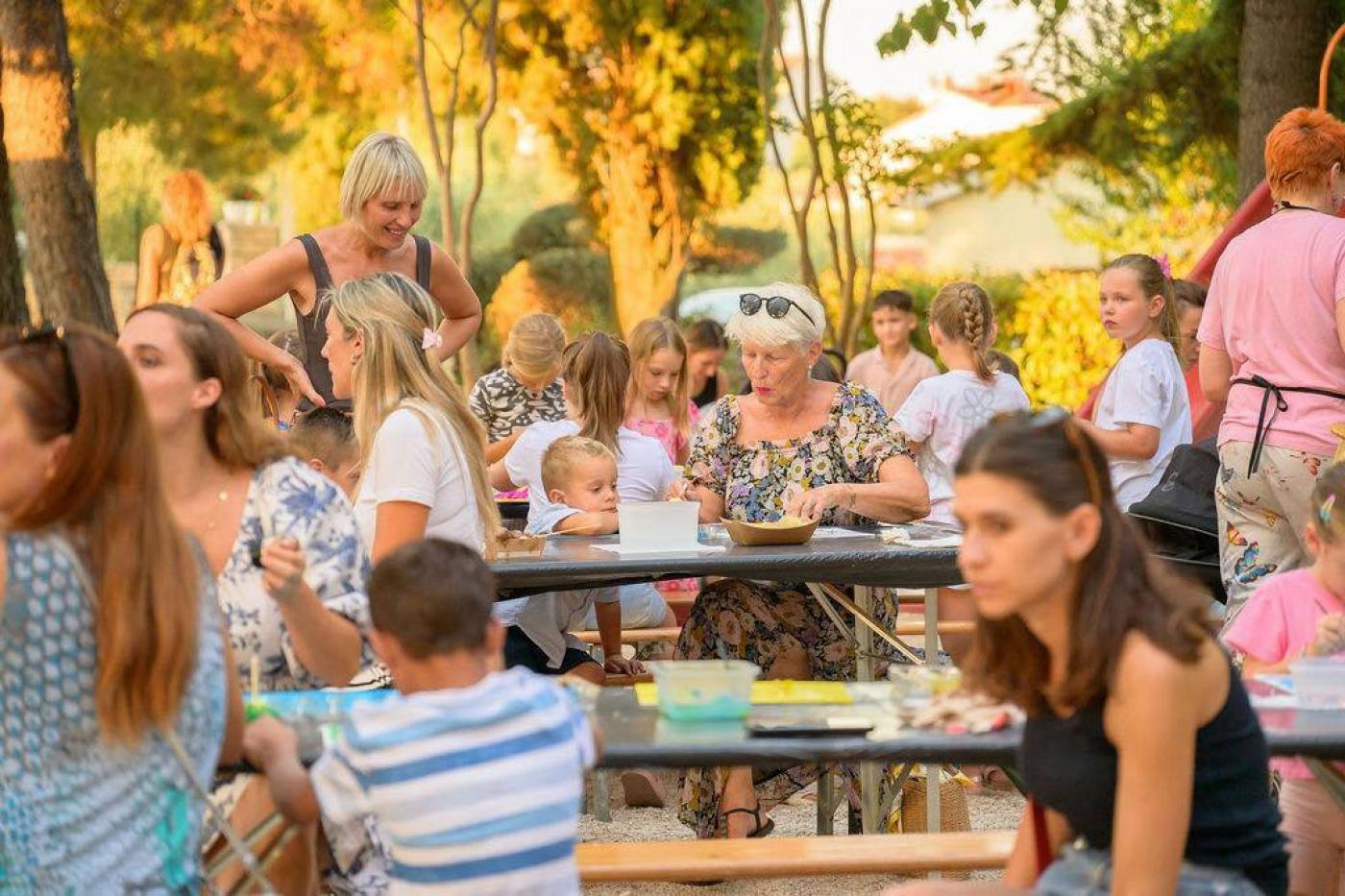 Kids Night u Kašteliru okupio najmlađe na večeri kreativnosti, igre i druženja
