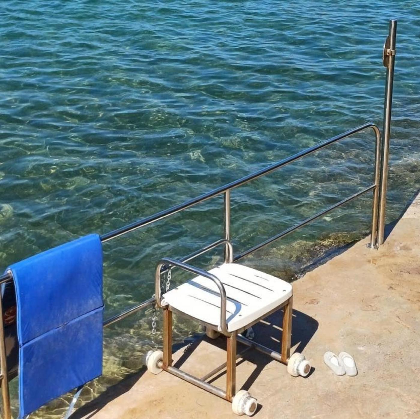 Malo pažnje za veliku stvar: sačuvajmo stolicu za ulazak u more osobama s invaliditetom