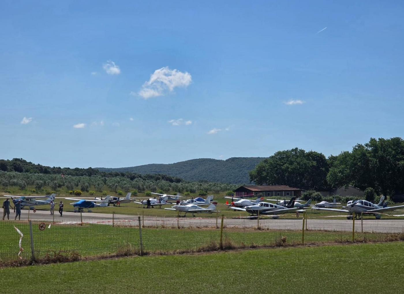 Pedeset godina gradili smo aerodrom vlastitim novcem. Općinske vlasti nisu dale ni centa, ali nas žele izbaciti