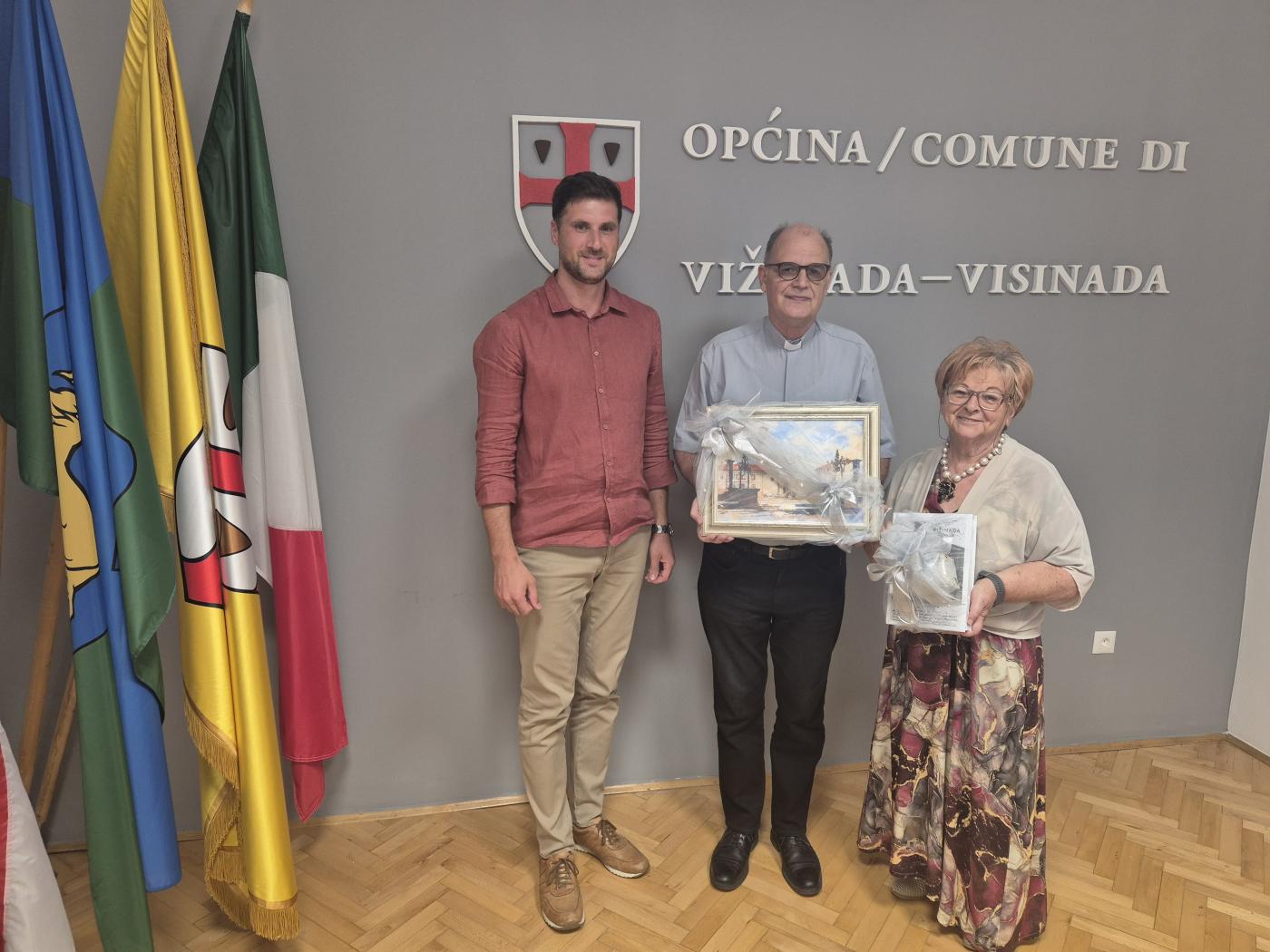 Općina Vižinada-Visinada zahvalila don Leonardu Krakanu na 12 godina služenja lokalnoj zajednici