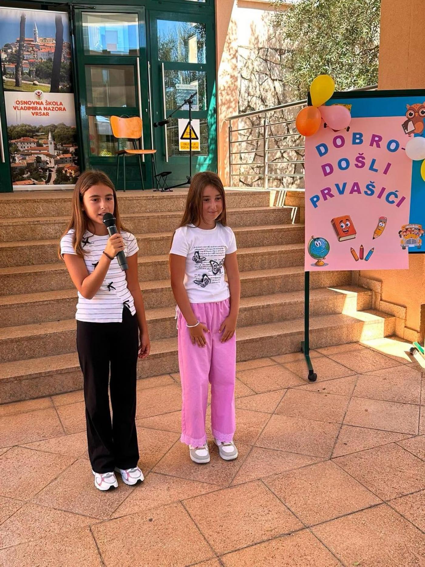 Danas je počela 𝐧𝐨𝐯𝐚 𝐬̌𝐤𝐨𝐥𝐬𝐤𝐚 𝐠𝐨𝐝𝐢𝐧𝐚, a školske klupe ponovno je ispunio dječji smijeh, druženje, nova prijateljstva i znanje!