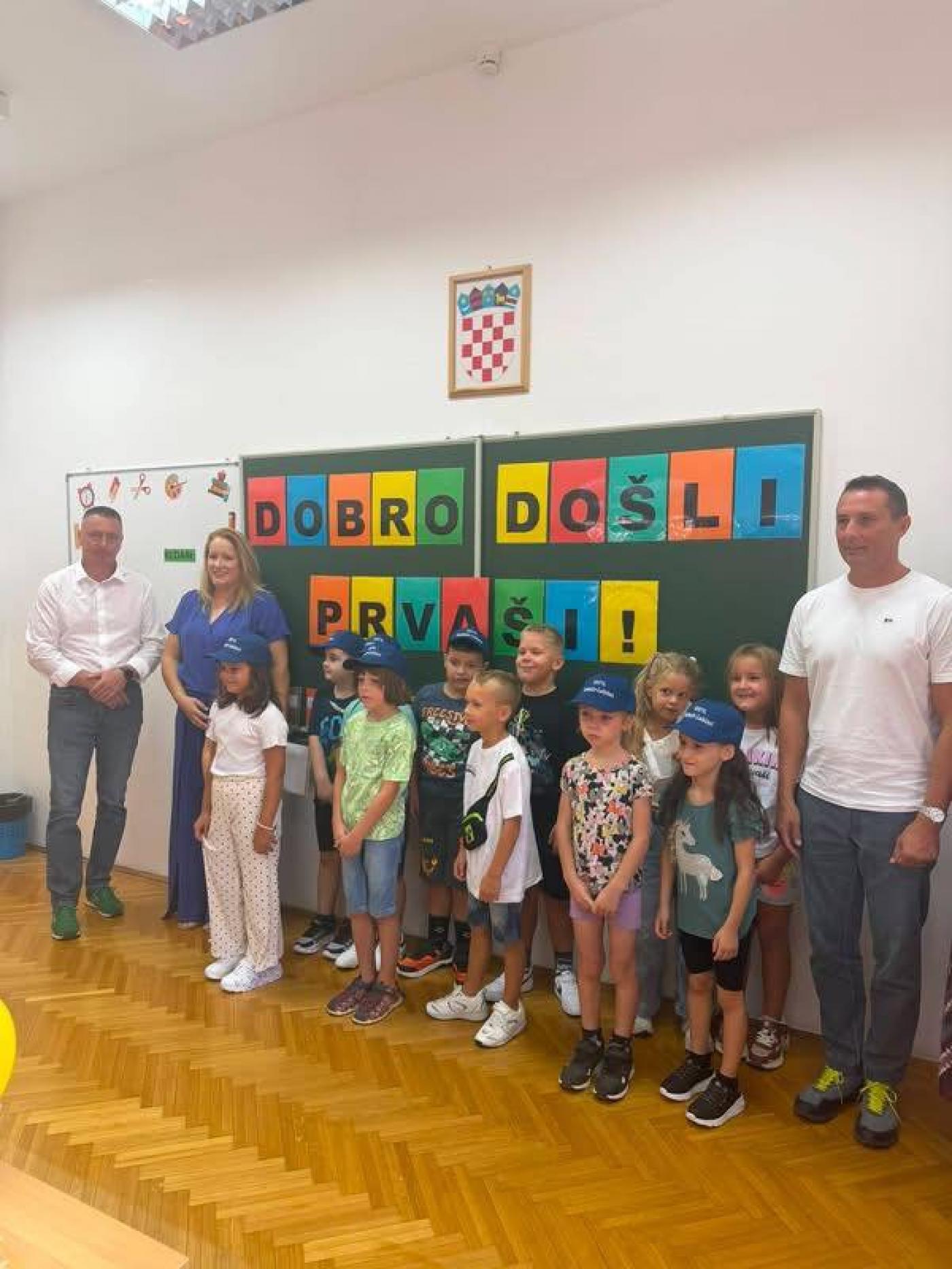 Sretan početak nove školske godine! Načelnik Petrović posjetio učenike i uputio tople čestitke