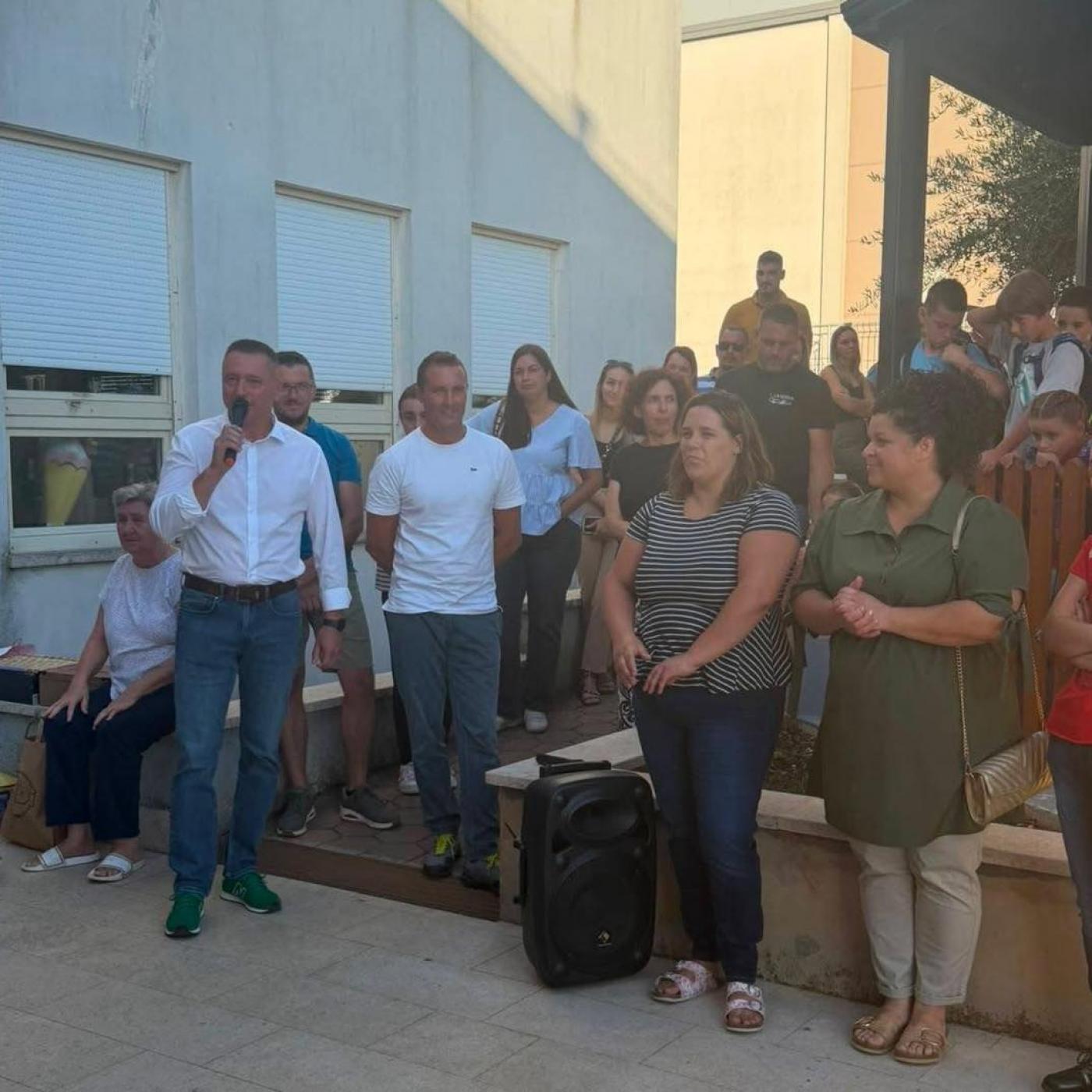 Sretan početak nove školske godine! Načelnik Petrović posjetio učenike i uputio tople čestitke
