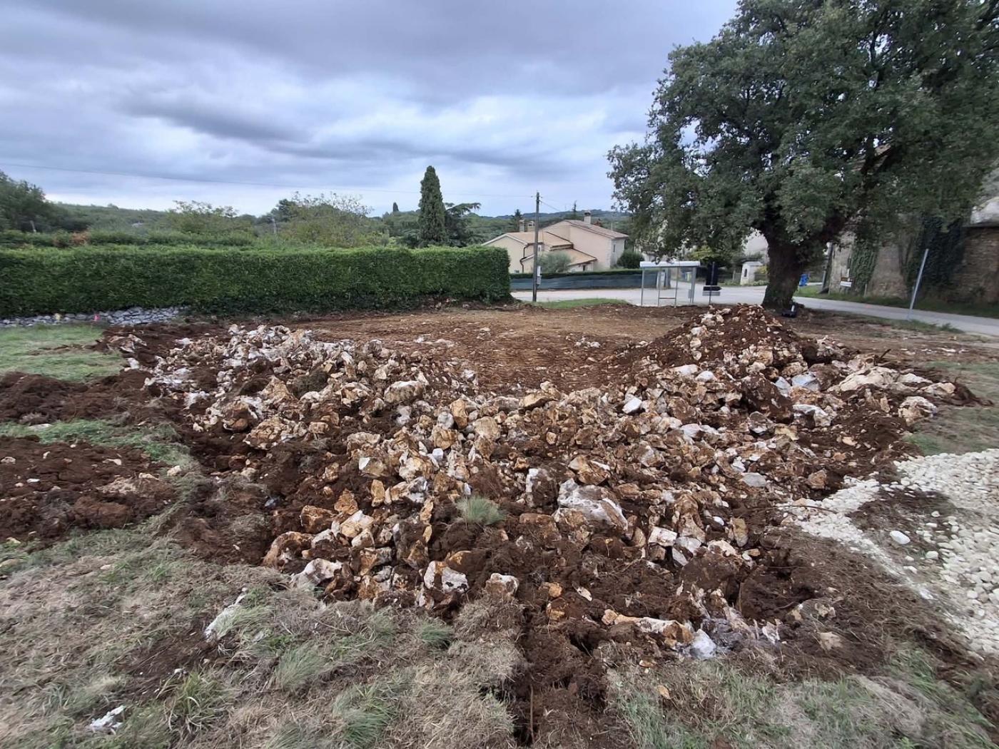 U Markovićima započelo uređenje novog igrališta za djecu i mlade