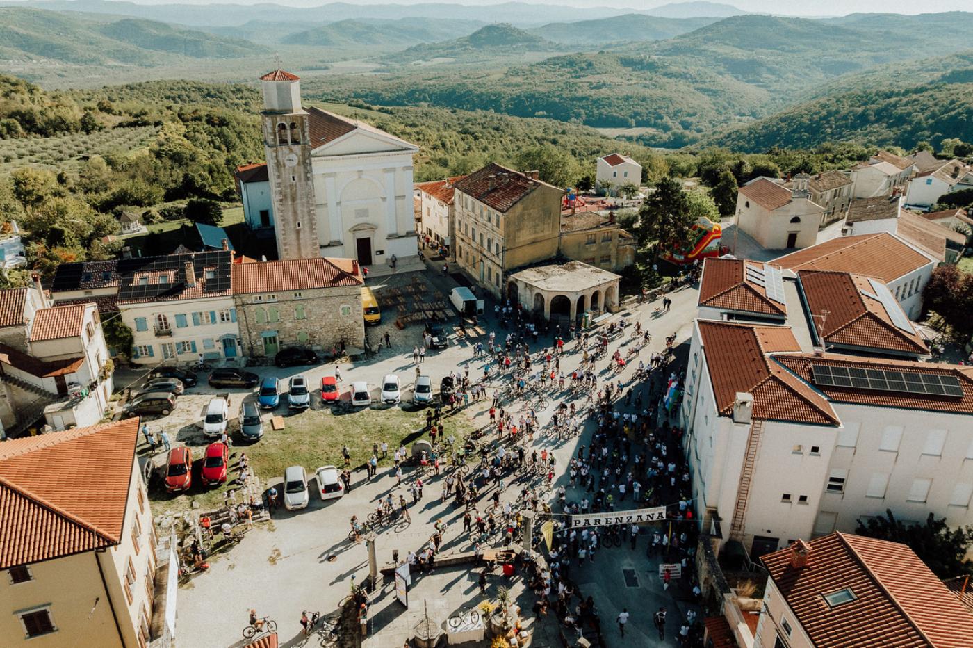 Vižinada okupila više od 850 biciklista i pješaka na 29. Parenzani