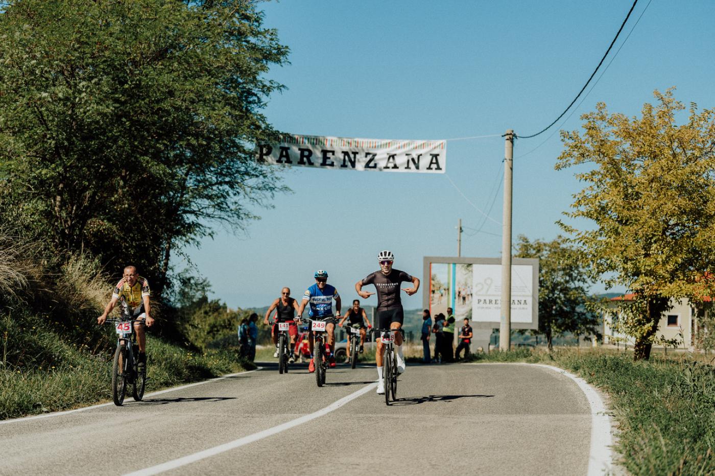 Vižinada okupila više od 850 biciklista i pješaka na 29. Parenzani