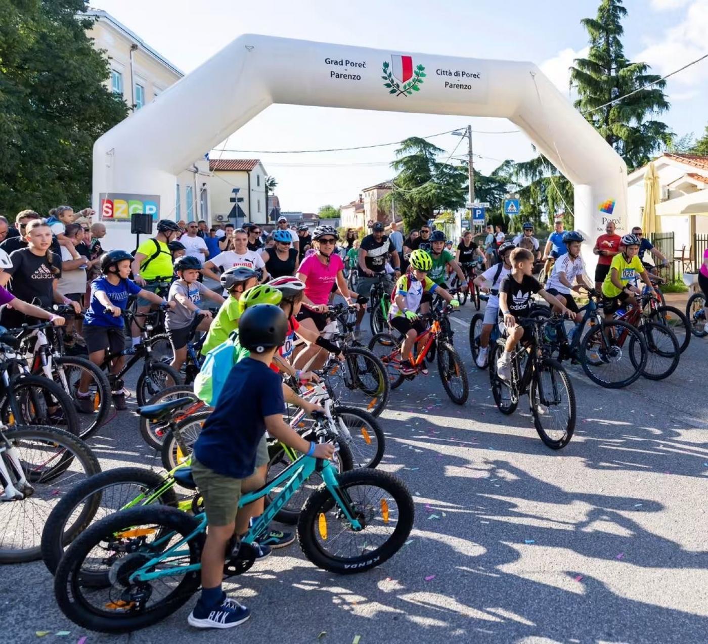 Bicicletta Rosa: Humanitarna biciklistička utrka i šetnja okupila više od 300 sudionika