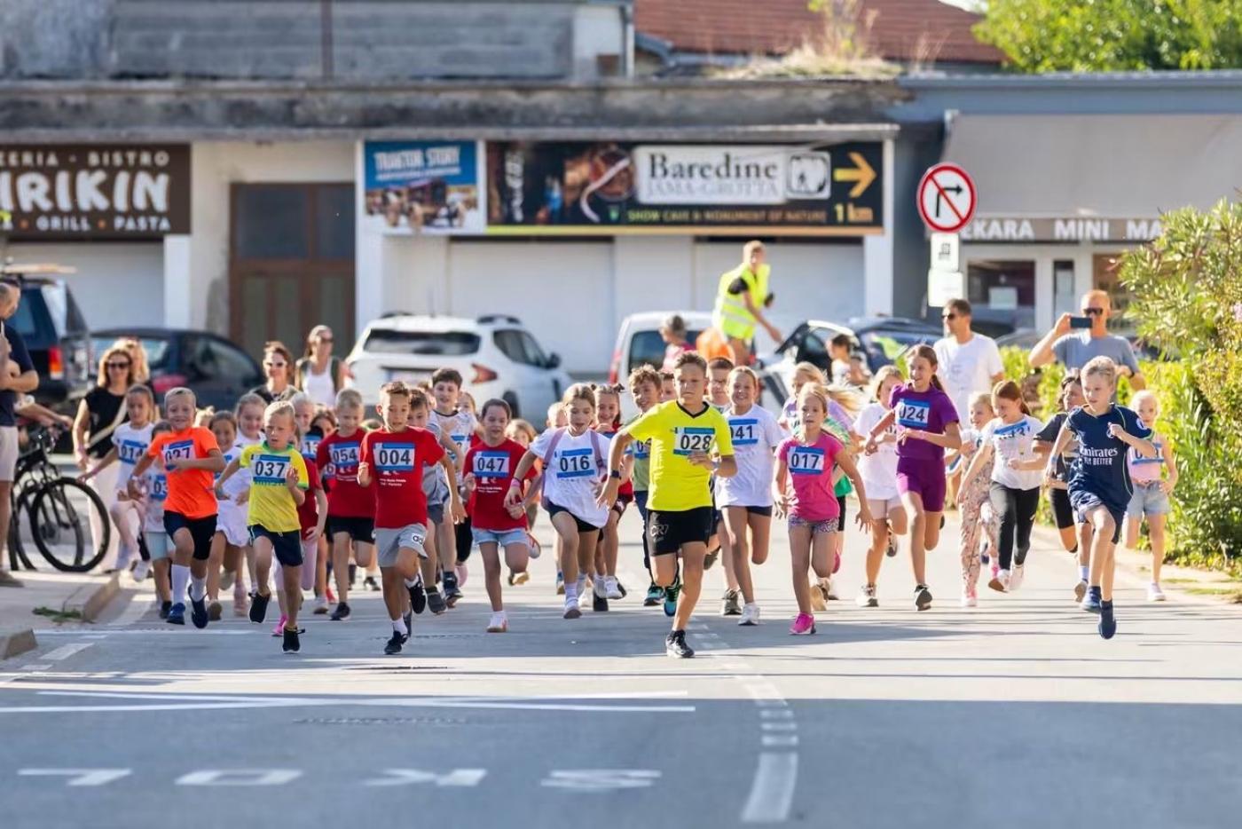 Bicicletta Rosa: Humanitarna biciklistička utrka i šetnja okupila više od 300 sudionika