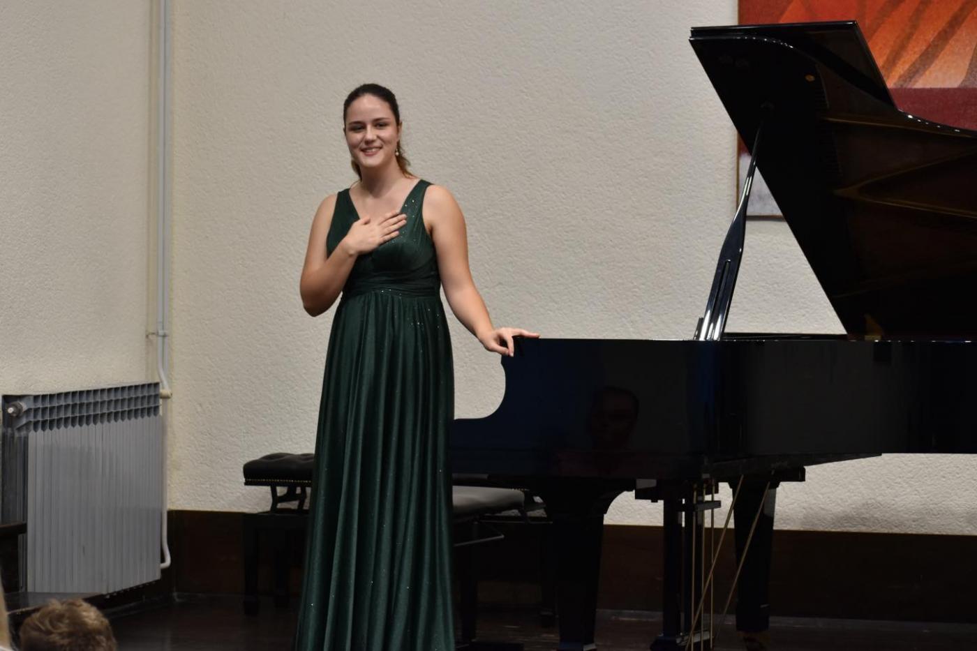 Virtuozna večer klasične glazbe: Mlada pijanistica Lara Makovac očarala publiku u Umjetničkoj školi Poreč