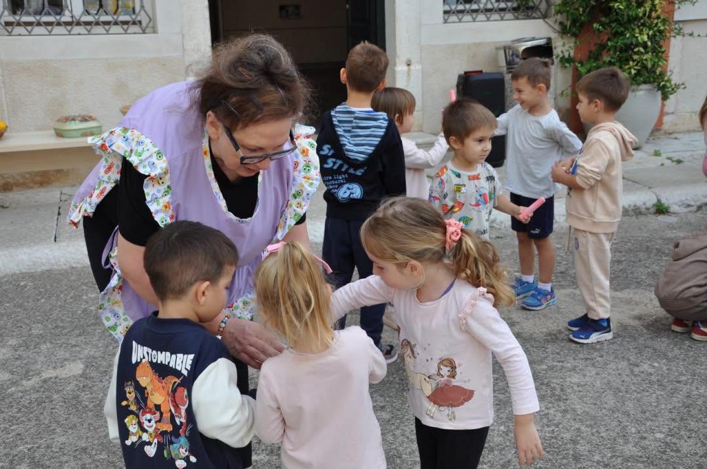 Na samom početku Dječjeg tjedna, mališani iz Dječjeg vrtića „Tići“ Vrsar posjetili su općinsku upravu i načelnicu Tinu Slamar