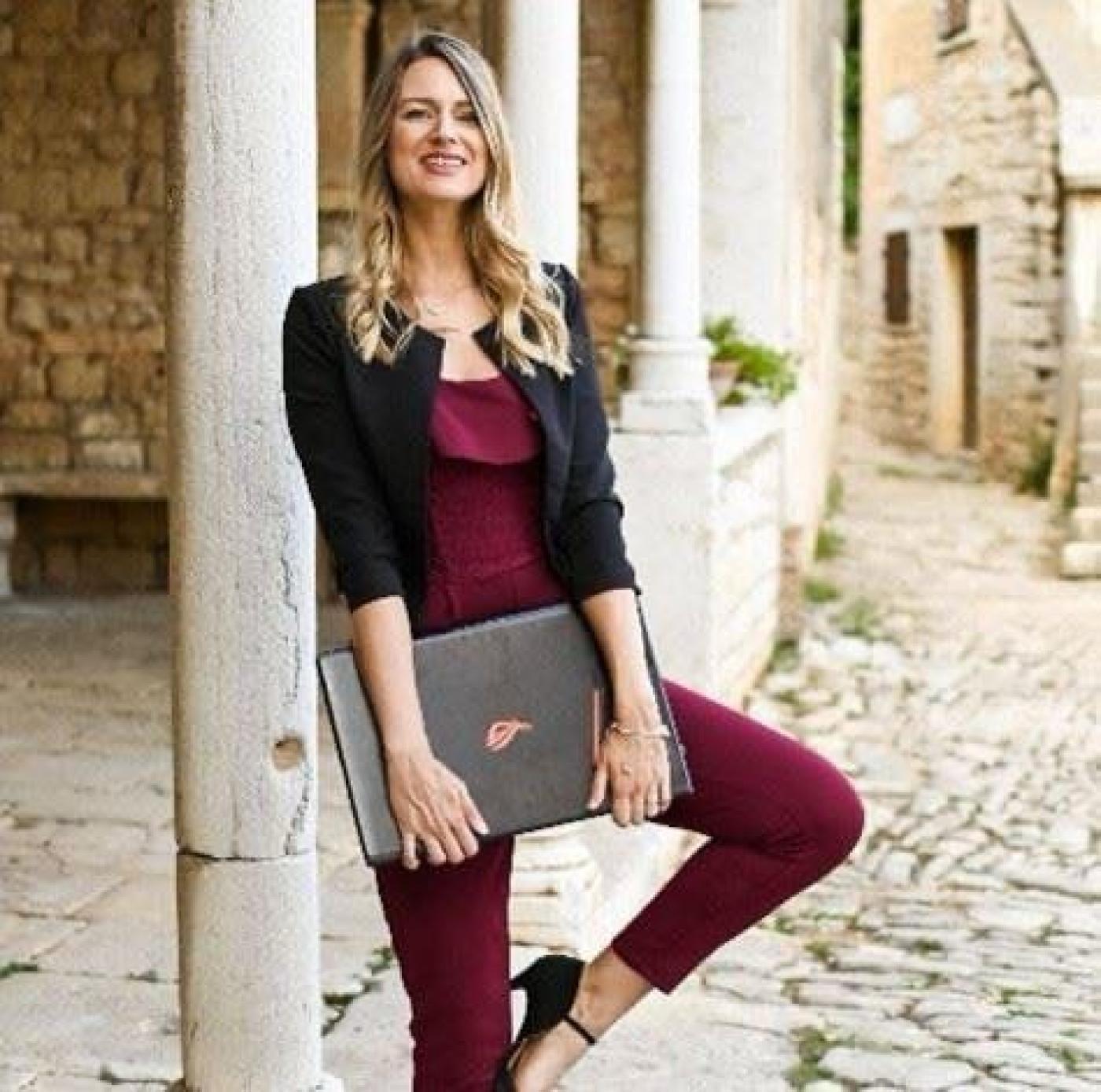 MJESEC PODUZETNIŠTVA U POREČU radionica Od objave do vizitke - Canva za poduzetnike MJESEC PODUZETNIŠTVA U POREČU Canva za poduzetnike
