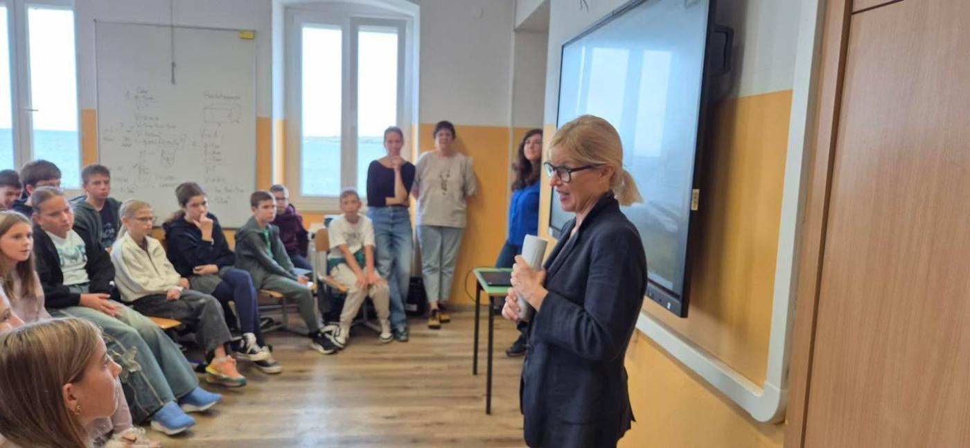 Tople i snažne priče za porečke učenike na "Putevima knjižnice na kotačima"