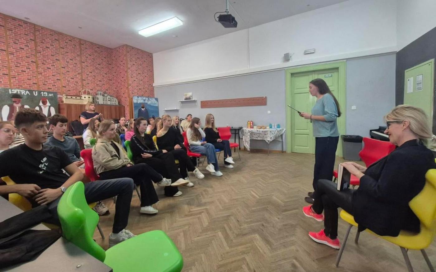 Tople i snažne priče za porečke učenike na "Putevima knjižnice na kotačima"