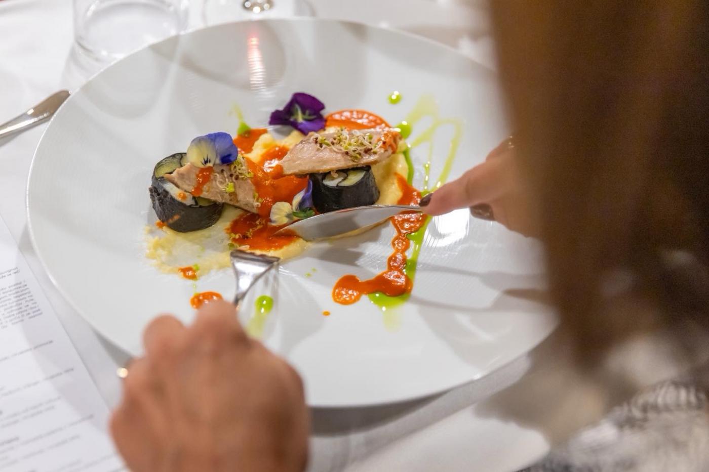 Četvrto izdanje manifestacije „Cabernet Sauvignon & plava riba, s ljubavlju“ donosi pet eno-gastronomskih večeri u Poreču, Funtani i Tar-Vabrigi