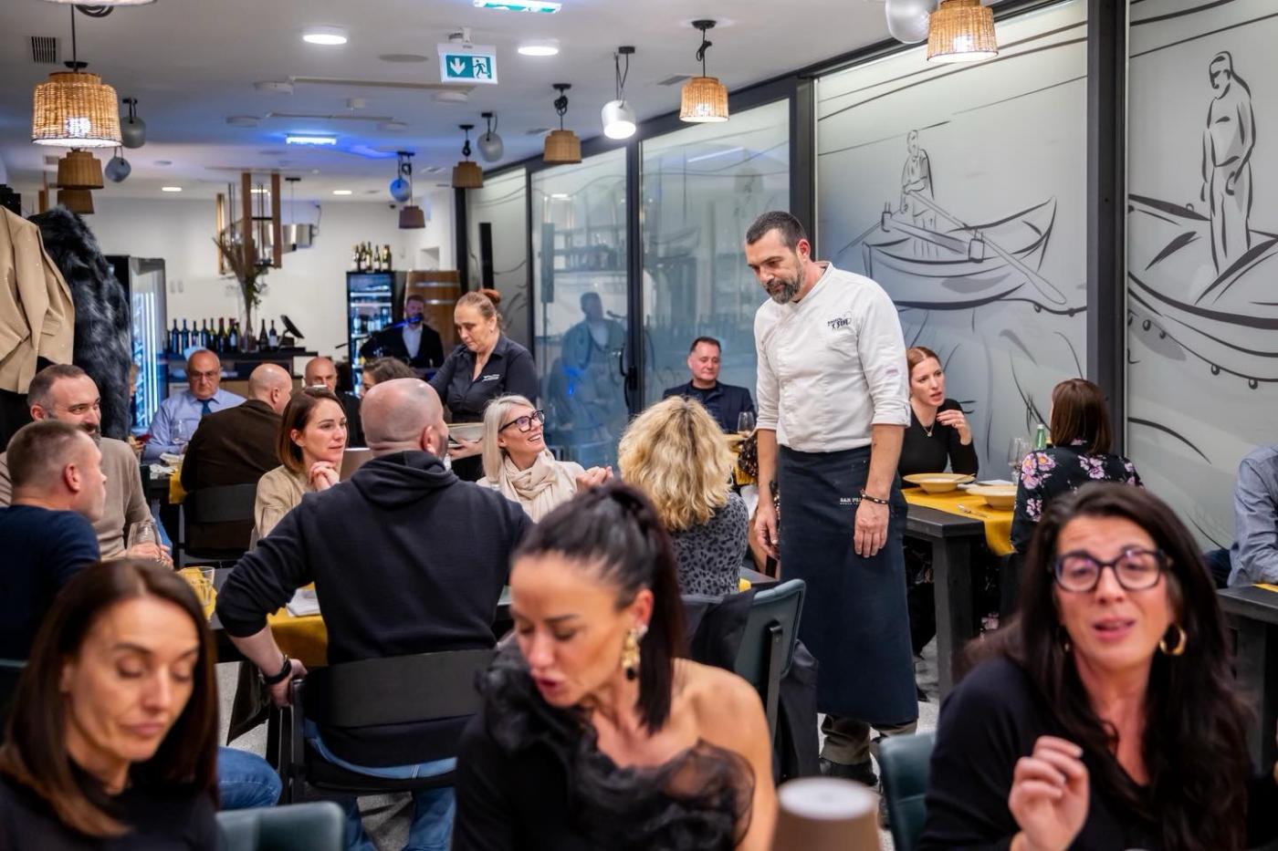 Četvrto izdanje manifestacije „Cabernet Sauvignon & plava riba, s ljubavlju“ donosi pet eno-gastronomskih večeri u Poreču, Funtani i Tar-Vabrigi
