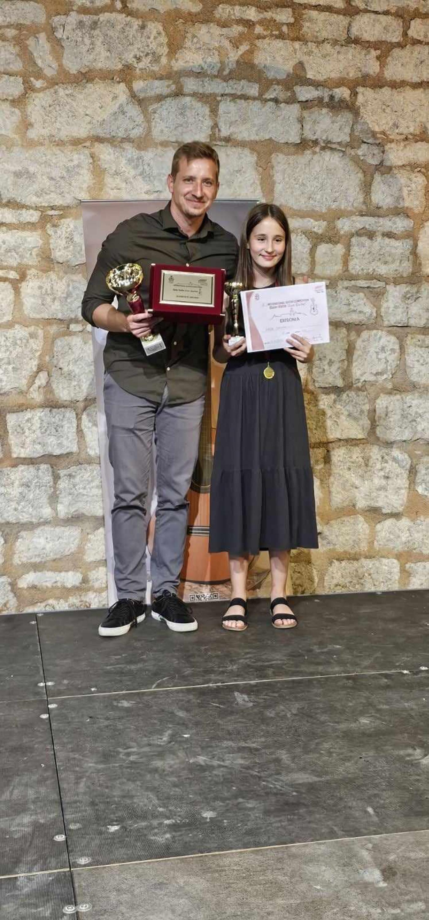 Kaja Jakominić učenica Umjetničke škole Poreč pobijedila i osvojila zlato na 8. International Altamira Guitar Competititon Bale-Valle "Live Guitar"